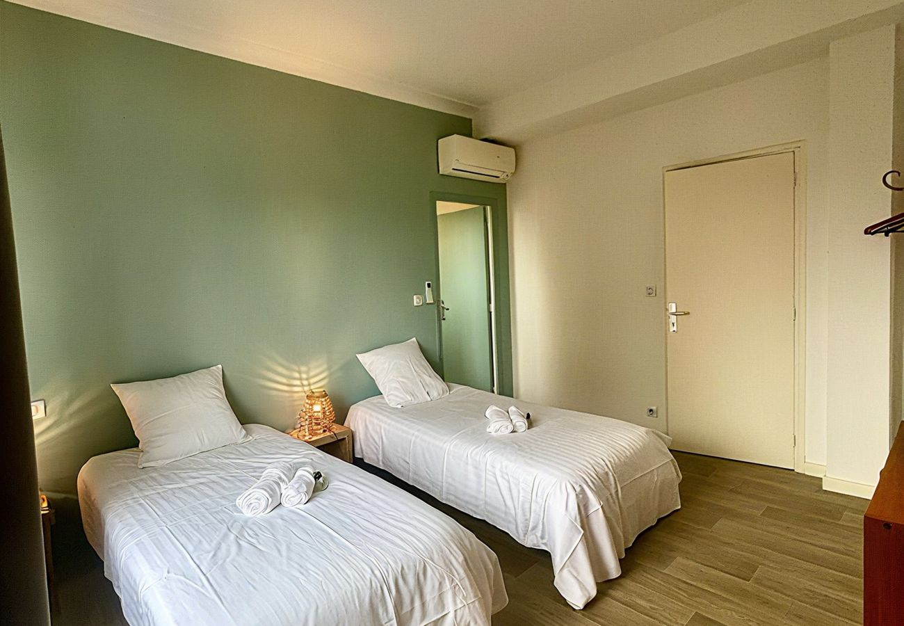 Appartement à Cannes - SAU310 / face mer Sur Croisette 3 chambres