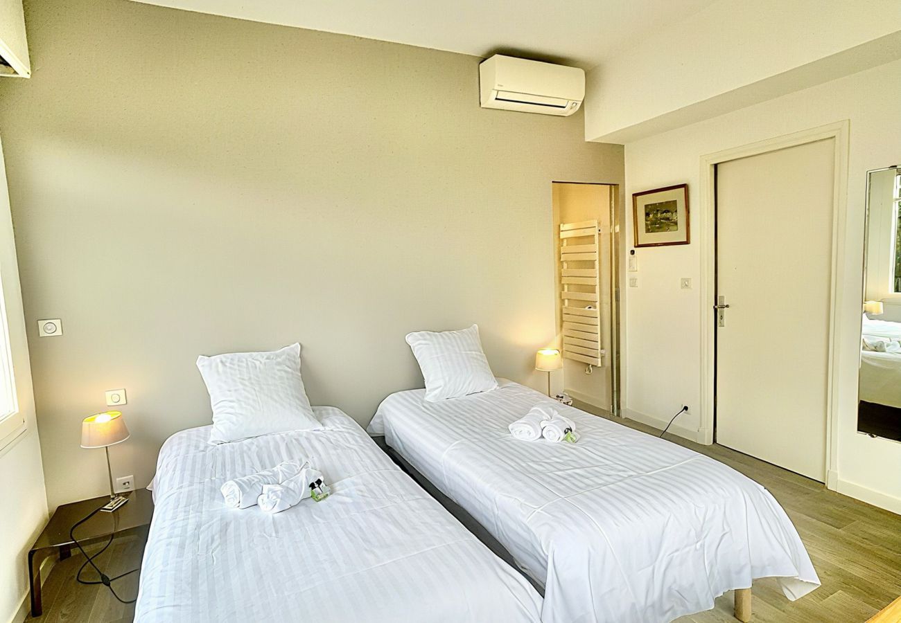 Appartement à Cannes - SAU310 / face mer Sur Croisette 3 chambres