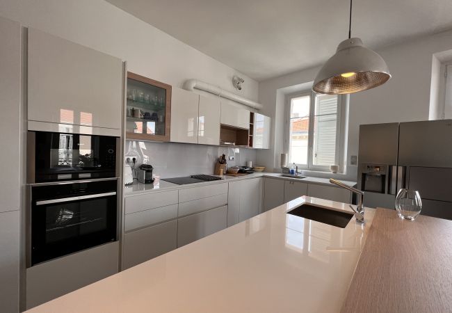 Appartement à Cannes - ZAC3562 / Spacieux 4 chambres centre ville Appartement à Cannes - ZAC3562 / Spacieux 4 chambres centre ville