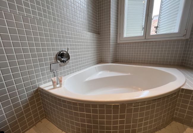 Appartement à Cannes - ZAC3562 / Spacieux 4 chambres centre ville Appartement à Cannes - ZAC3562 / Spacieux 4 chambres centre ville