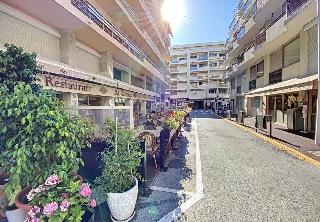 Appartement à Cannes - KRE3417 / Studio terrasse 2mn plage Appartement à Cannes - KRE3417 / Studio terrasse 2mn plage