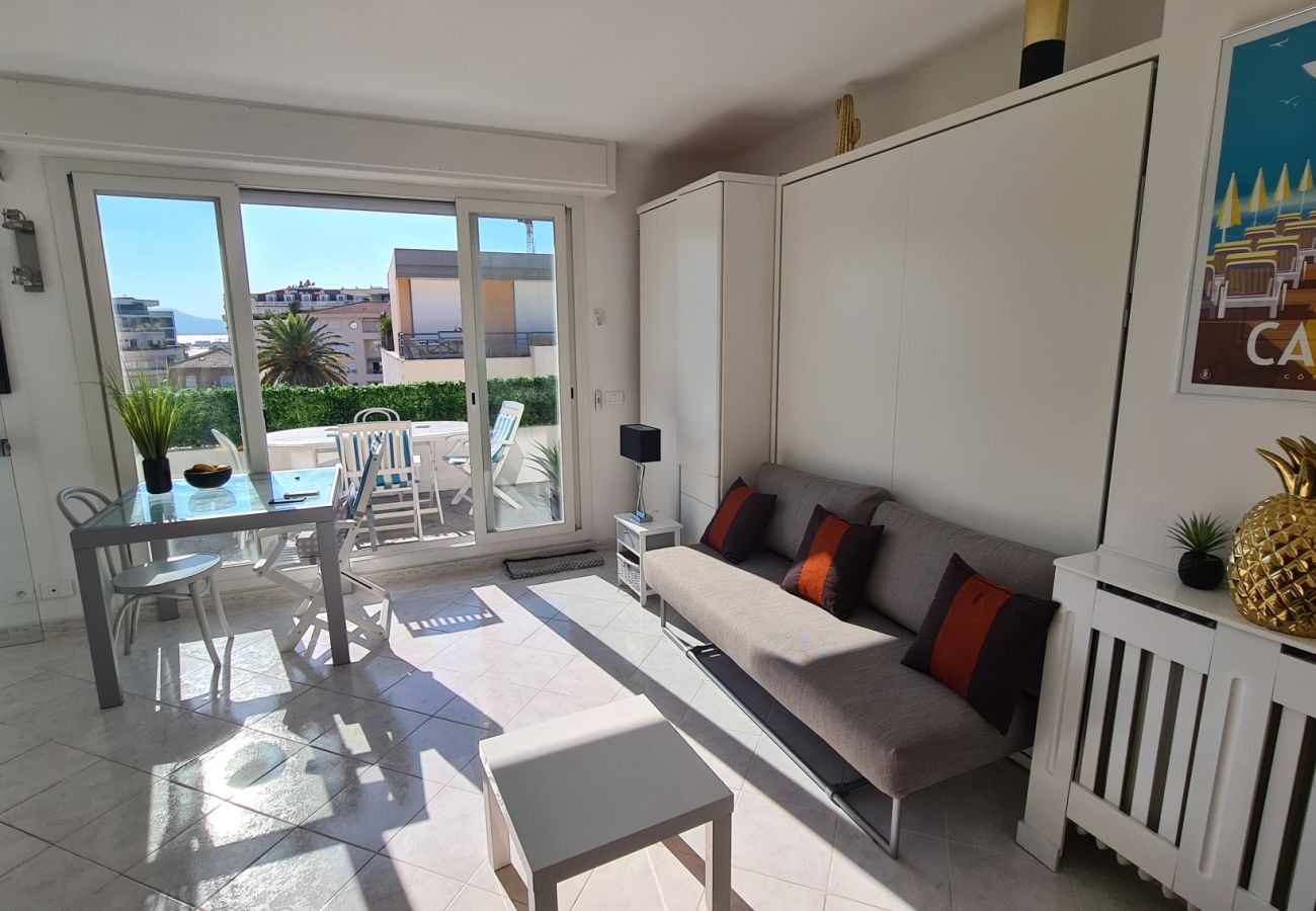 Studio à Cannes - ISN1096 Beau studio à 2 pas de la Croisette
