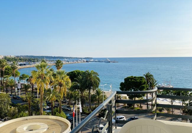  à Cannes - Splendide appartement face Croisette - SOU3528