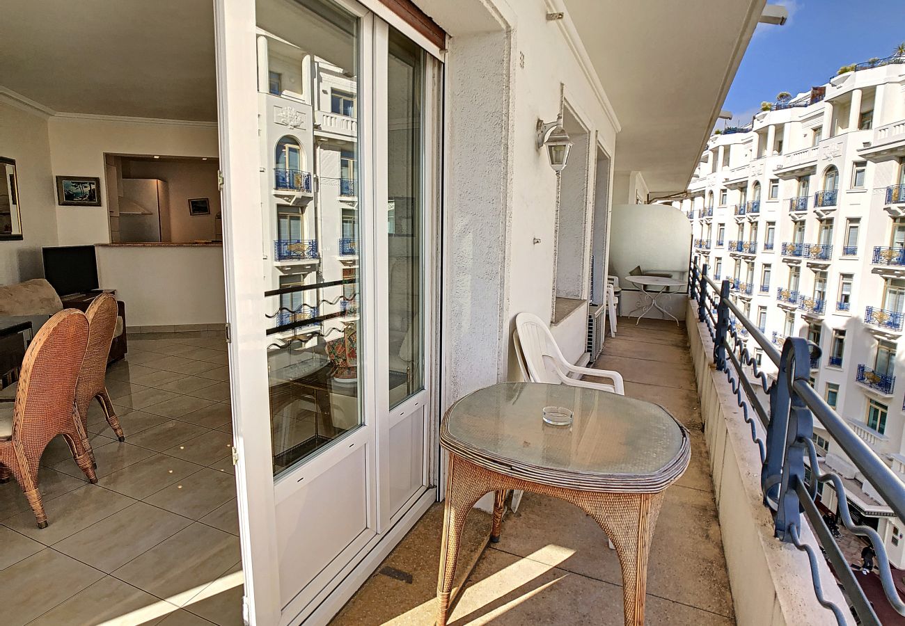 Appartement à Cannes - 2 pièces vue mer/Croisette - SOU3528