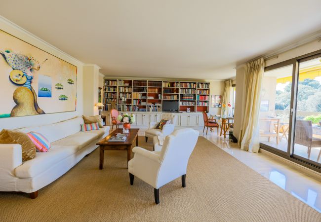 Appartement à Juan-les-Pins - LE CHATEAU DE LA PINEDE AP4198 Appartement à Juan-les-Pins - LE CHATEAU DE LA PINEDE AP4198