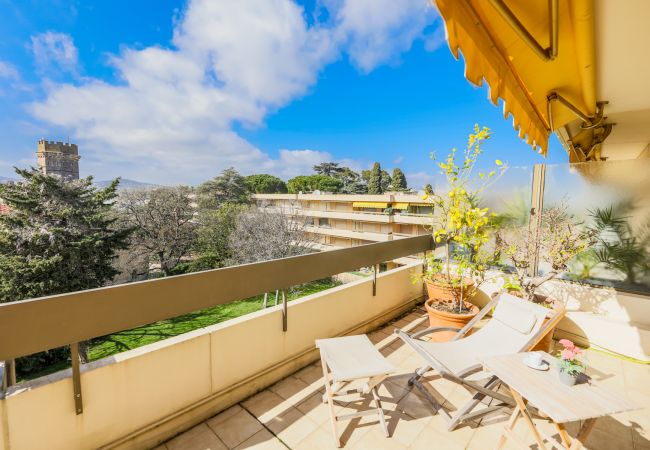 Appartement à Juan-les-Pins - LE CHATEAU DE LA PINEDE AP4198 Appartement à Juan-les-Pins - LE CHATEAU DE LA PINEDE AP4198