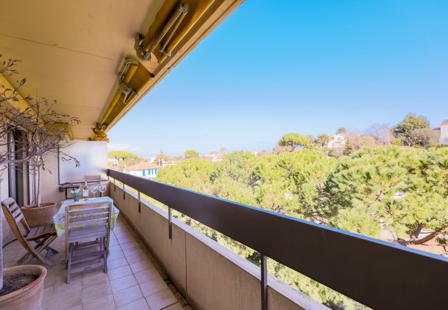 Appartement à Juan-les-Pins - LE CHATEAU DE LA PINEDE AP4198 Appartement à Juan-les-Pins - LE CHATEAU DE LA PINEDE AP4198