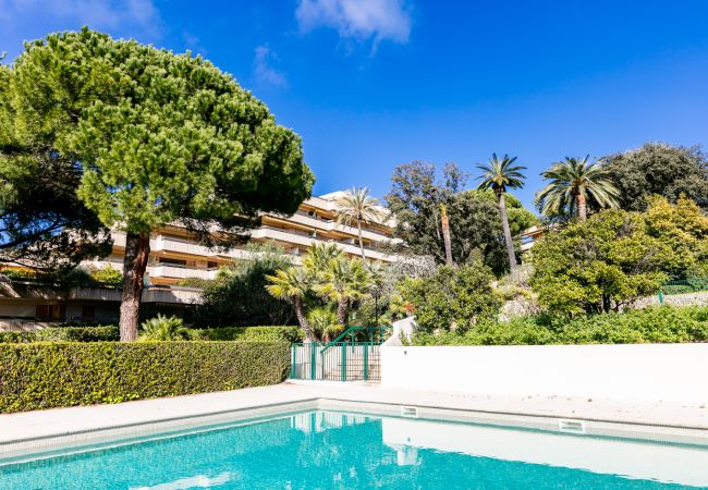 Appartement à Juan-les-Pins - LE CHATEAU DE LA PINEDE AP4198 Appartement à Juan-les-Pins - LE CHATEAU DE LA PINEDE AP4198