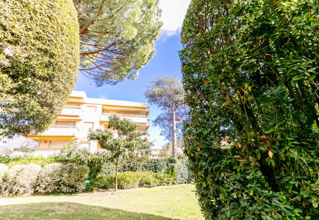 Appartement à Juan-les-Pins - LE CHATEAU DE LA PINEDE AP4198 Appartement à Juan-les-Pins - LE CHATEAU DE LA PINEDE AP4198