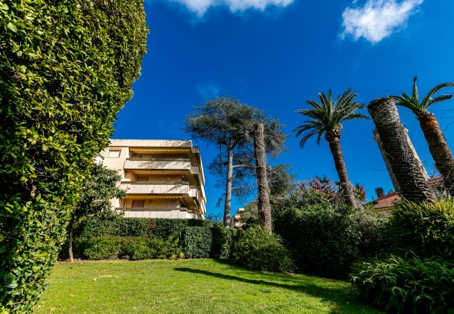 Appartement à Juan-les-Pins - LE CHATEAU DE LA PINEDE AP4198 Appartement à Juan-les-Pins - LE CHATEAU DE LA PINEDE AP4198