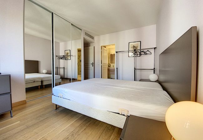 Appartement à Cannes - PAU343  / centre 4 rooms terrasse Appartement à Cannes - PAU343  / centre 4 rooms terrasse