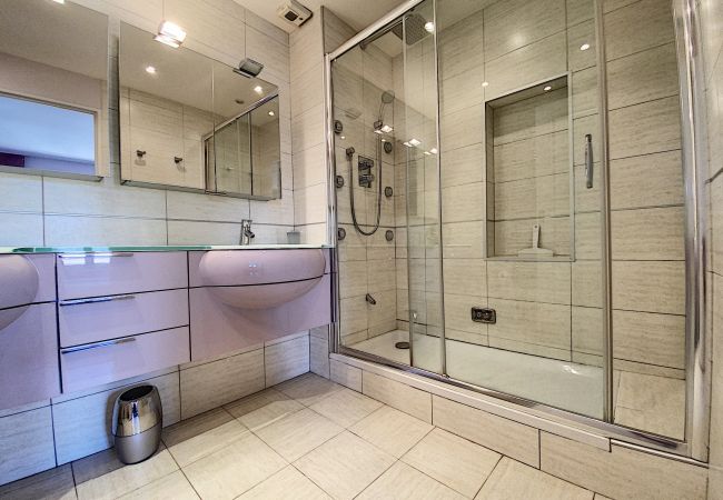 Appartement à Cannes - PAU343  / centre 4 rooms terrasse Appartement à Cannes - PAU343  / centre 4 rooms terrasse