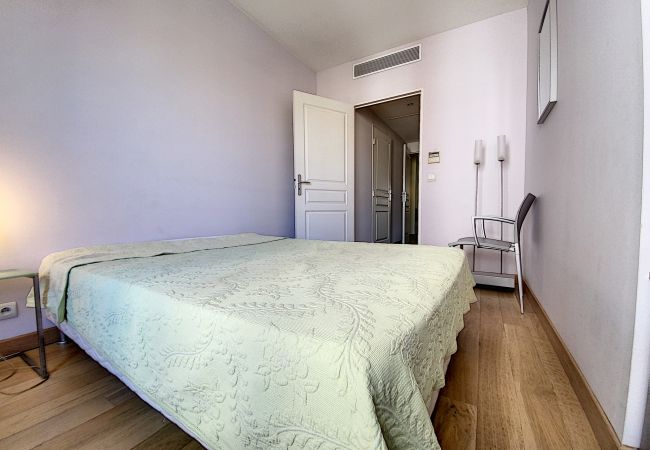 Appartement à Cannes - PAU343  / centre 4 rooms terrasse Appartement à Cannes - PAU343  / centre 4 rooms terrasse