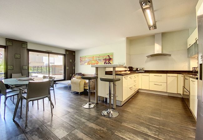 Appartement à Cannes - PAU343  / centre 4 rooms terrasse Appartement à Cannes - PAU343  / centre 4 rooms terrasse