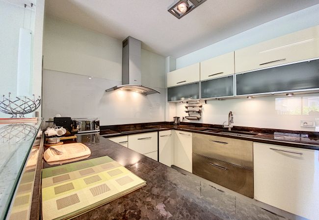 Appartement à Cannes - PAU343  / centre 4 rooms terrasse Appartement à Cannes - PAU343  / centre 4 rooms terrasse