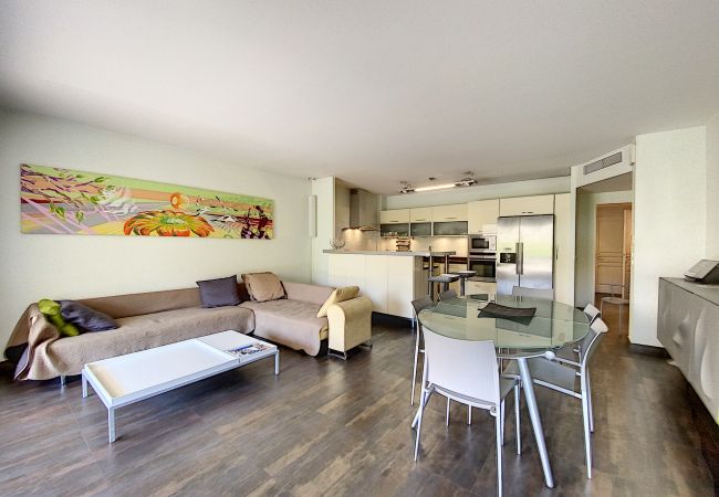 Appartement à Cannes - PAU343  / centre 4 rooms terrasse Appartement à Cannes - PAU343  / centre 4 rooms terrasse