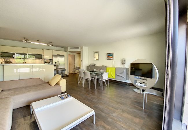 Appartement à Cannes - PAU343  / centre 4 rooms terrasse Appartement à Cannes - PAU343  / centre 4 rooms terrasse