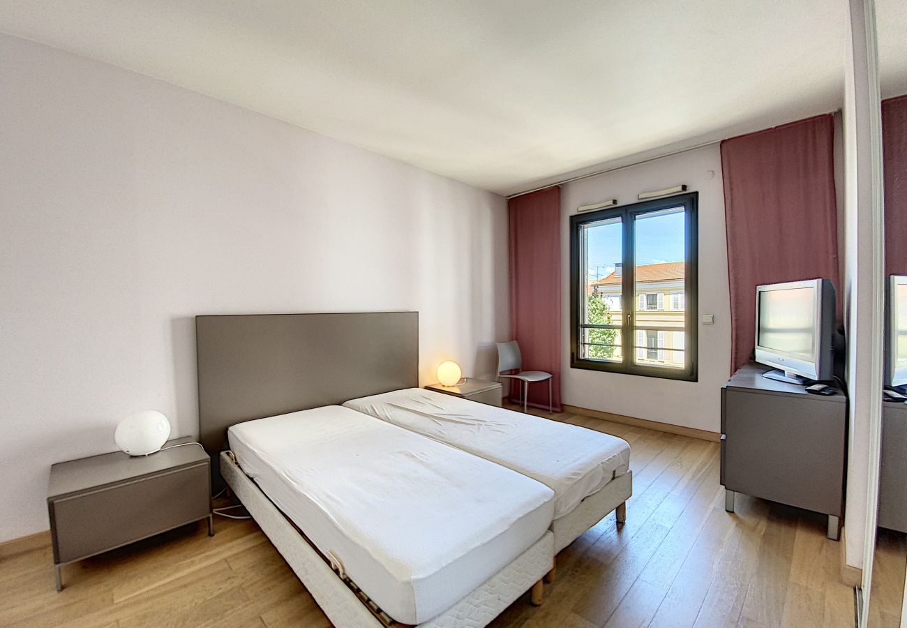 Appartement à Cannes - 3 chambres grande terrasse centre / PAU343