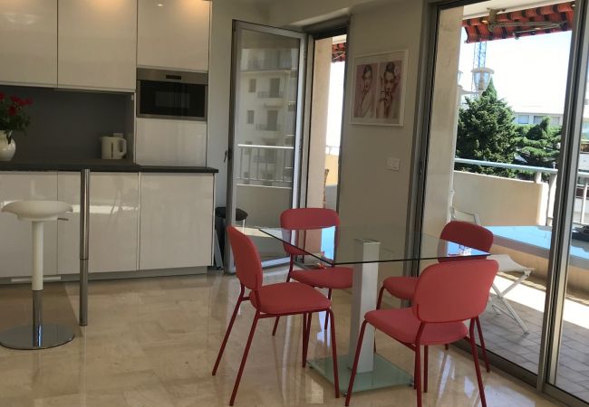 Appartement à Cannes - Logement lumineux et spacieux au centre / GIR2405