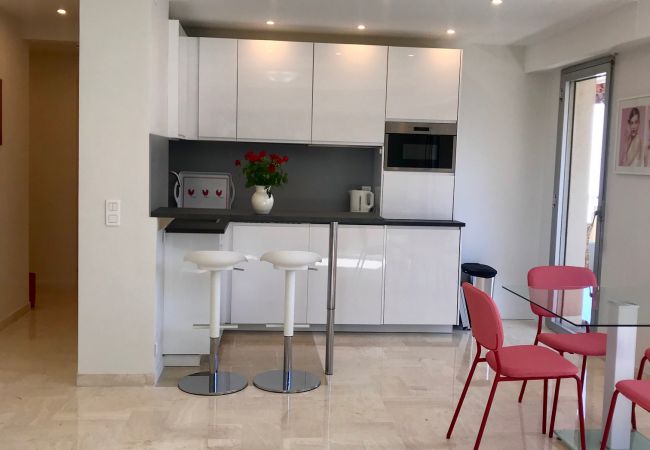 Appartement à Cannes - Logement lumineux et spacieux au centre / GIR2405