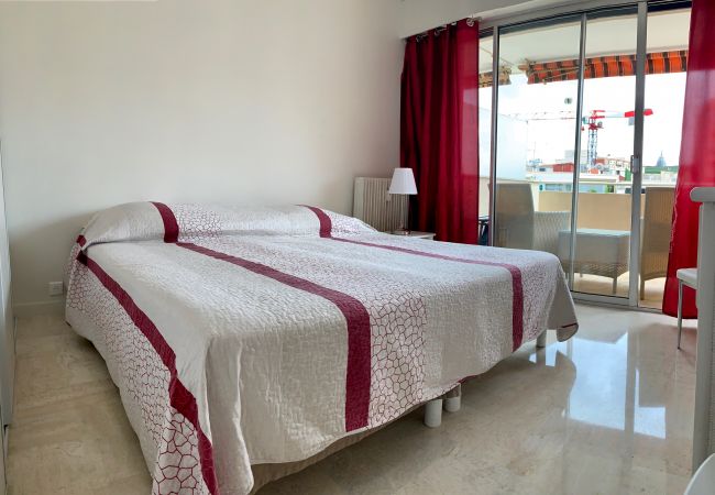 Appartement à Cannes - GIR2405 / Logement lumineux et spacieux au centre Appartement à Cannes - GIR2405 / Logement lumineux et spacieux au centre
