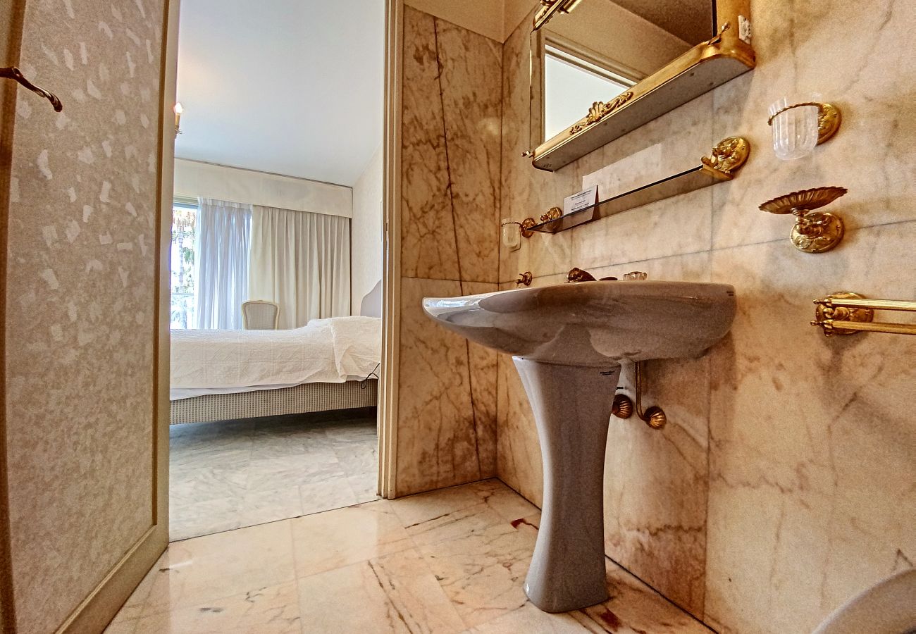 Appartement à Cannes - LAL167 / Sur Croisette vue mer