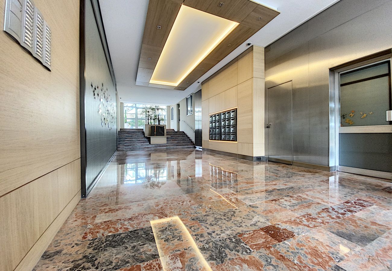 Appartement à Cannes - LAL167 / Sur Croisette vue mer