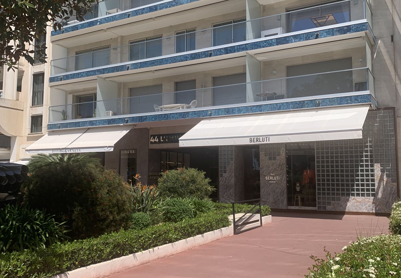 Appartement à Cannes - LAL167 / Sur Croisette vue mer