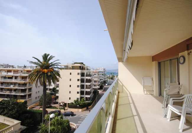  à Cannes - Superbe apt terrasse vue mer Palm Beach / TUI1376