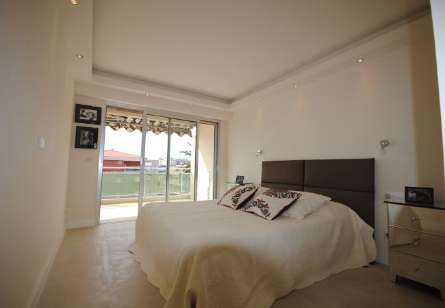 Appartement à Cannes - TUI1376 / Superbe apt terrasse vue mer Palm Beach Appartement à Cannes - TUI1376 / Superbe apt terrasse vue mer Palm Beach