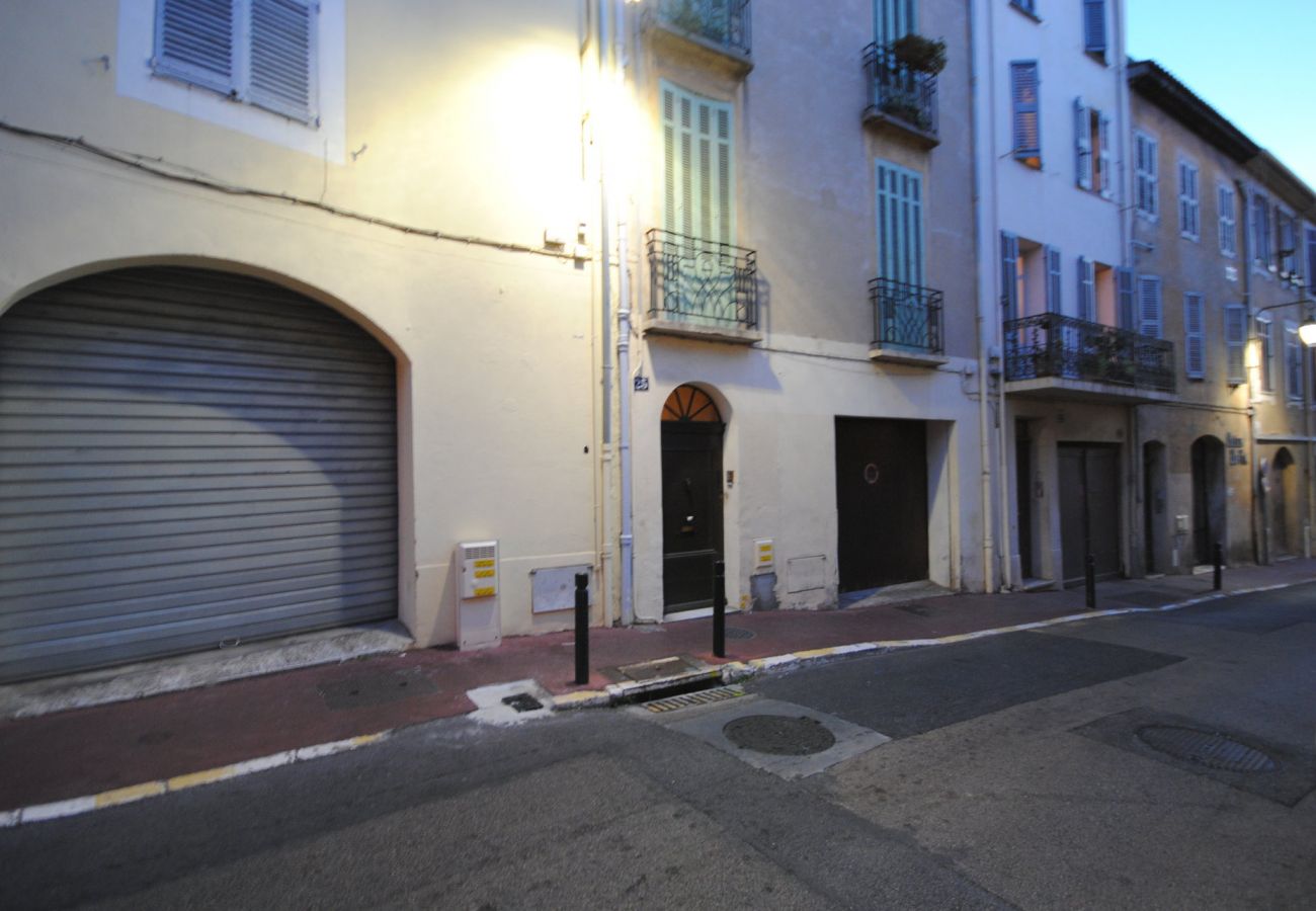 Appartement à Cannes - Suquet 3 pièces terrasse / MEN1318