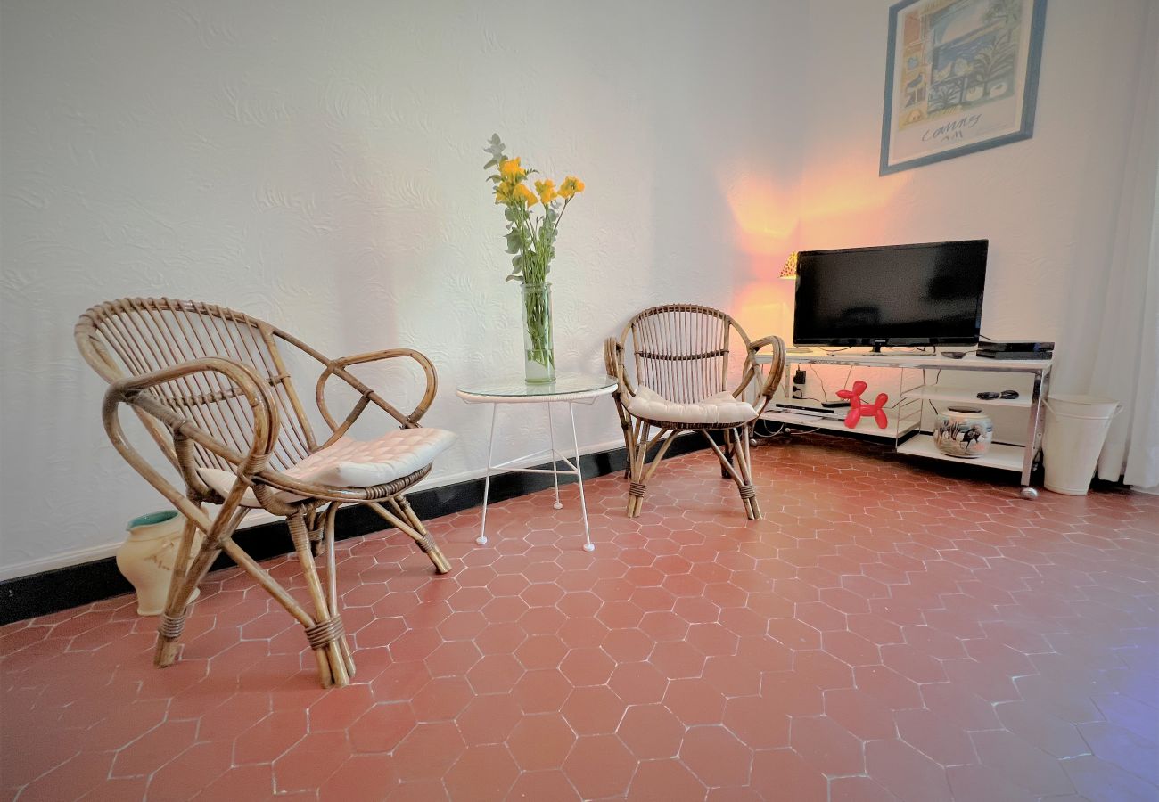 Appartement à Cannes - Suquet 3 pièces terrasse / MEN1318