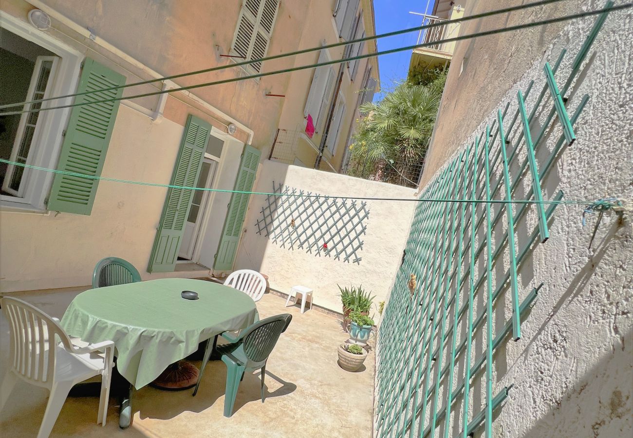 Appartement à Cannes - Suquet 3 pièces terrasse / MEN1318