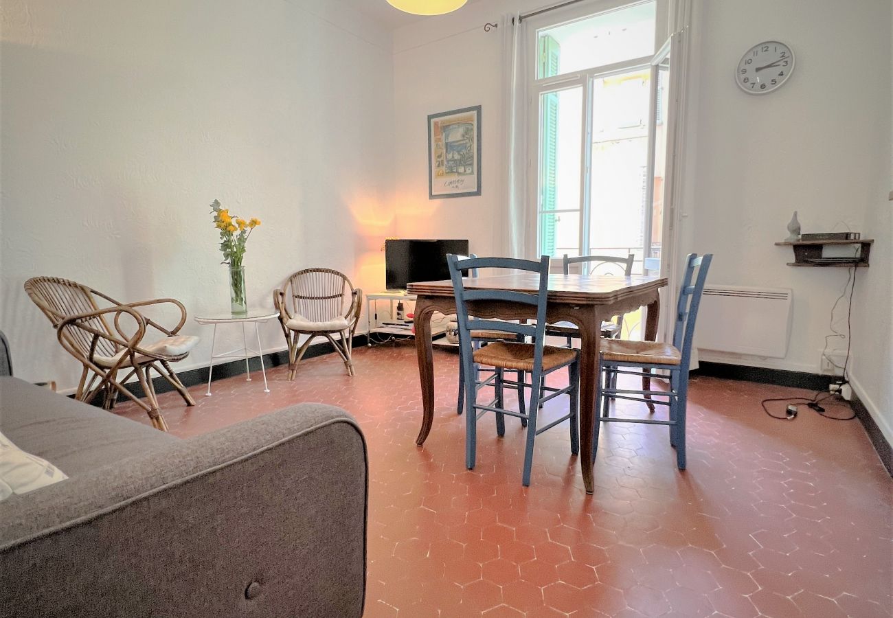 Appartement à Cannes - Suquet 3 pièces terrasse / MEN1318