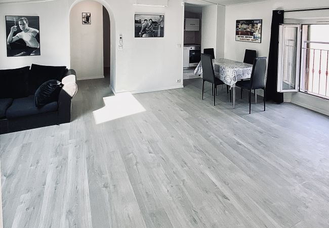 Appartement à Cannes - Top Floor / Spacieux logement situé Rue des Serbes Appartement à Cannes - Top Floor / Spacieux logement situé Rue des Serbes