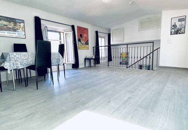 Appartement à Cannes - Top Floor / Spacieux logement situé Rue des Serbes Appartement à Cannes - Top Floor / Spacieux logement situé Rue des Serbes