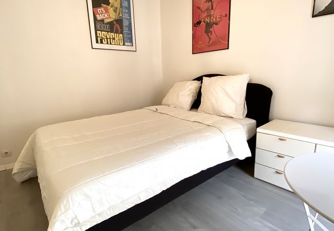 Appartement à Cannes - Top Floor / Spacieux logement situé Rue des Serbes Appartement à Cannes - Top Floor / Spacieux logement situé Rue des Serbes