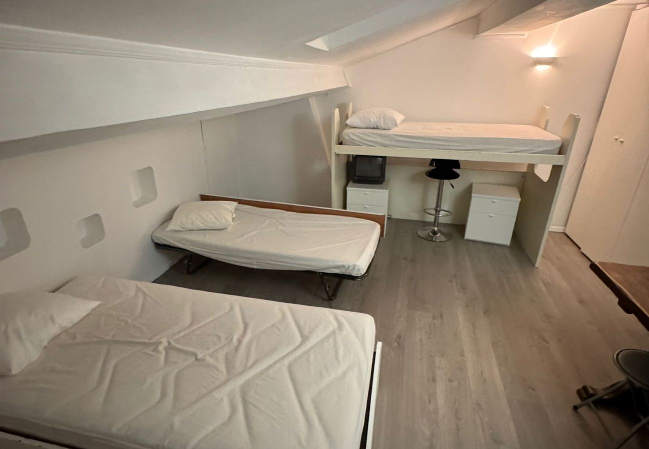 Appartement à Cannes - Top Floor / Spacieux logement situé Rue des Serbes