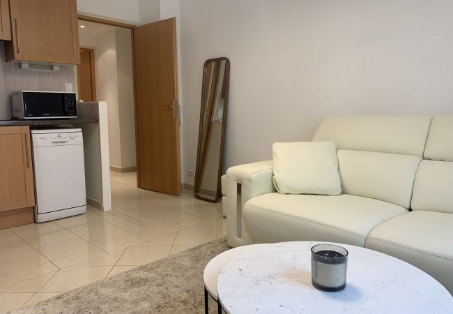 Appartement à Cannes - AZA12 / Charmant appartement proche Croisette Appartement à Cannes - AZA12 / Charmant appartement proche Croisette