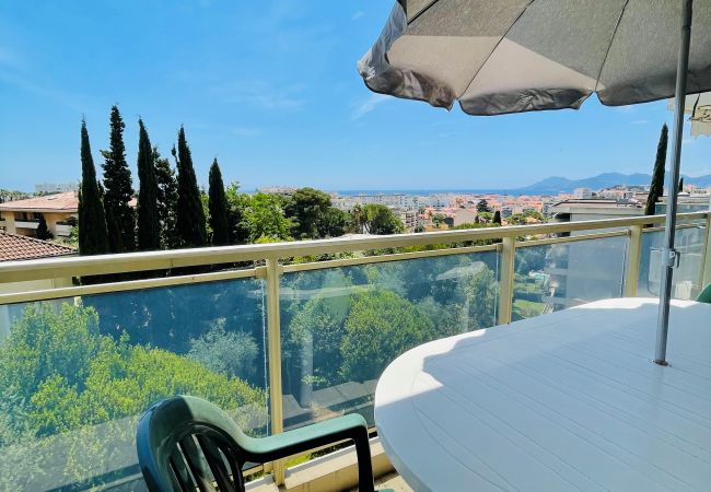 Appartement à Cannes - Studio-2pièces residence piscine/FLORIANA