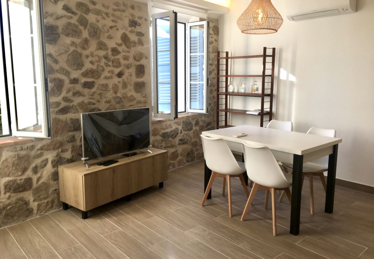 Appartement à Cannes - Suquet 3 pièces  /MAS1414