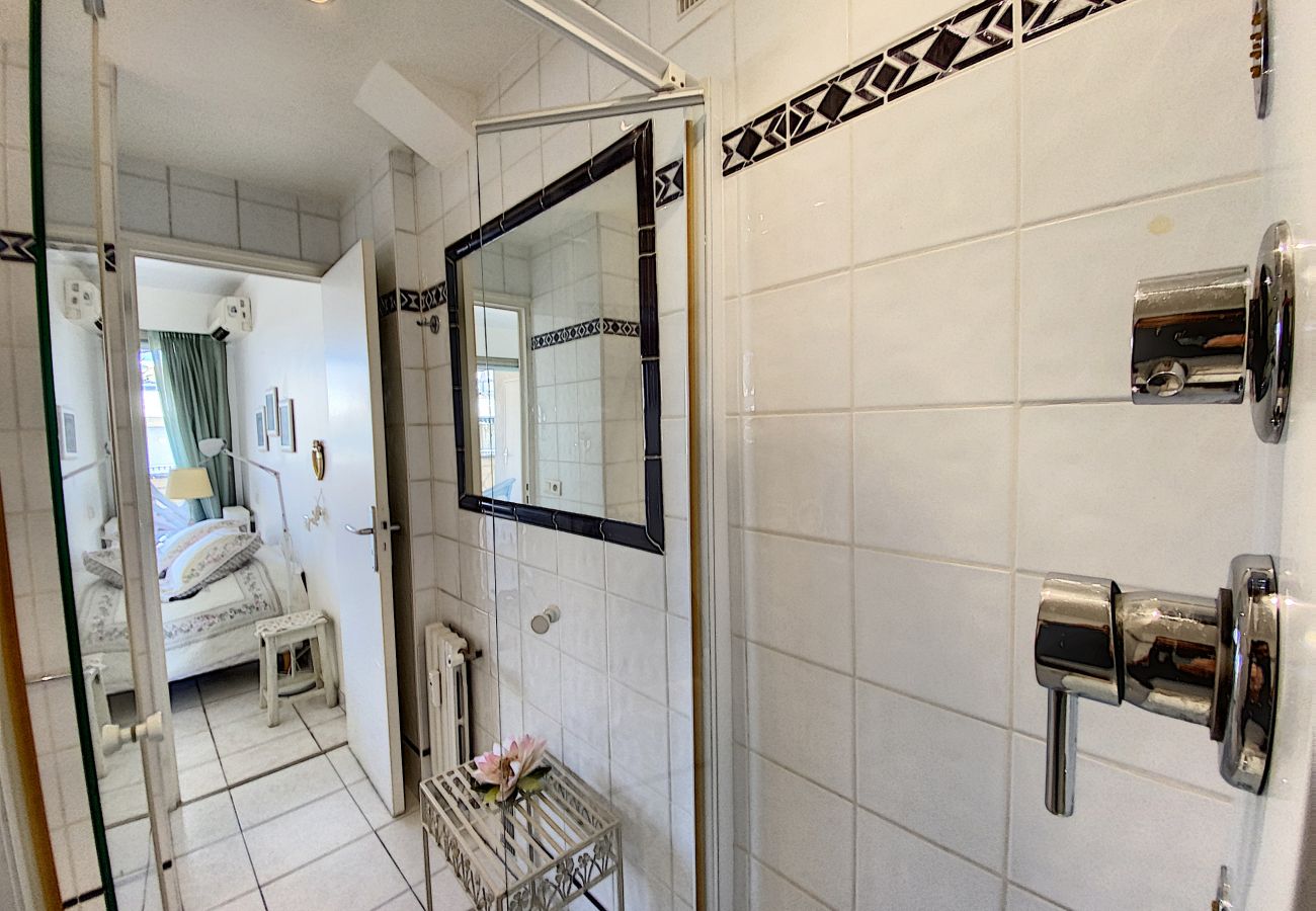 Appartement à Cannes - LE CHEVERNY/ ROB1428/ 2P