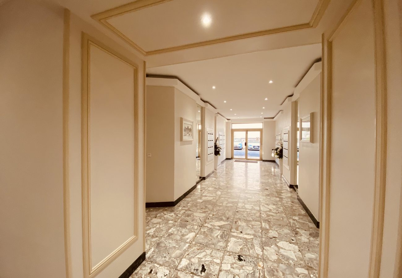 Appartement à Cannes - FON5581 / 2 pieces Terrasse Vue Mer/ GALLIA