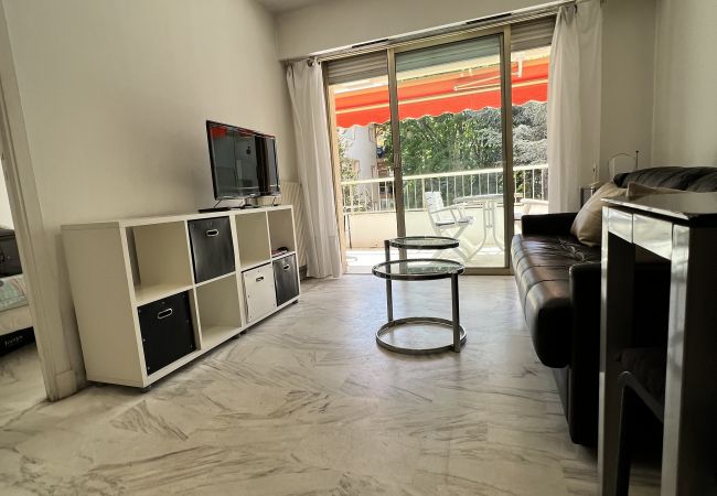 Appartement à Cannes - proche mer, terrasse, calme / SIE664