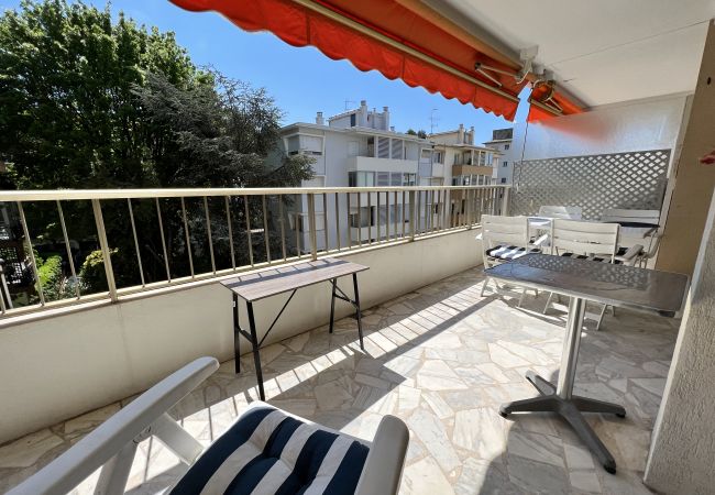 Appartement à Cannes - proche mer, terrasse, calme / SIE664
