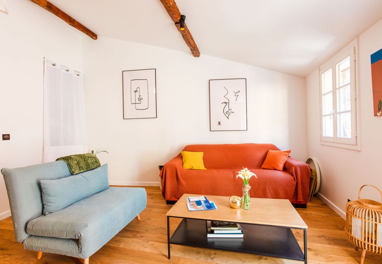 salon avec meuble de rangement 