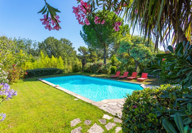 Villa à Grasse - MAS DES  LAURIERS VI4370 By Riviera Holiday Homes Villa à Grasse - MAS DES  LAURIERS VI4370 By Riviera Holiday Homes