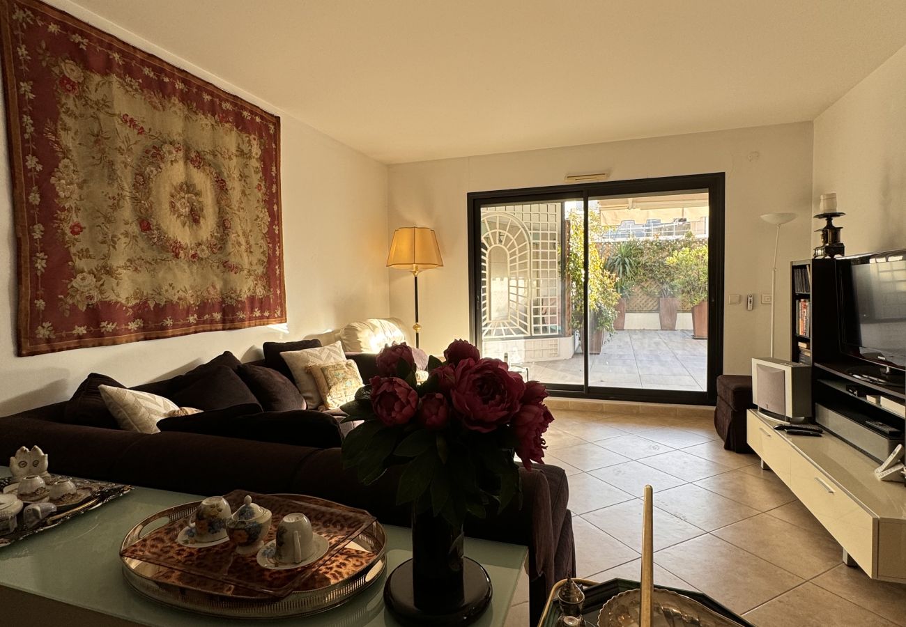 Appartement à Cannes - 4 pièces terrasse centre / GIA347