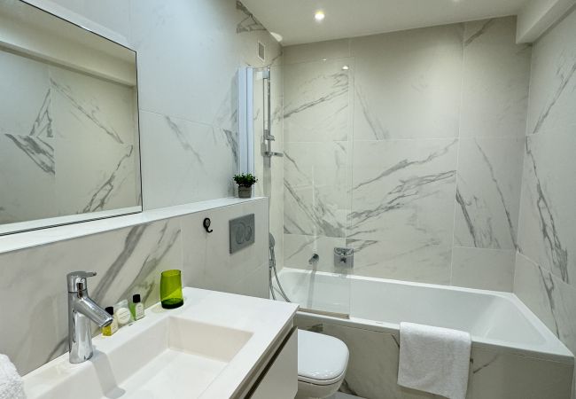 Appartement à Cannes - PHIL / Grand deux chambres terrasse 200m plage Appartement à Cannes - PHIL / Grand deux chambres terrasse 200m plage