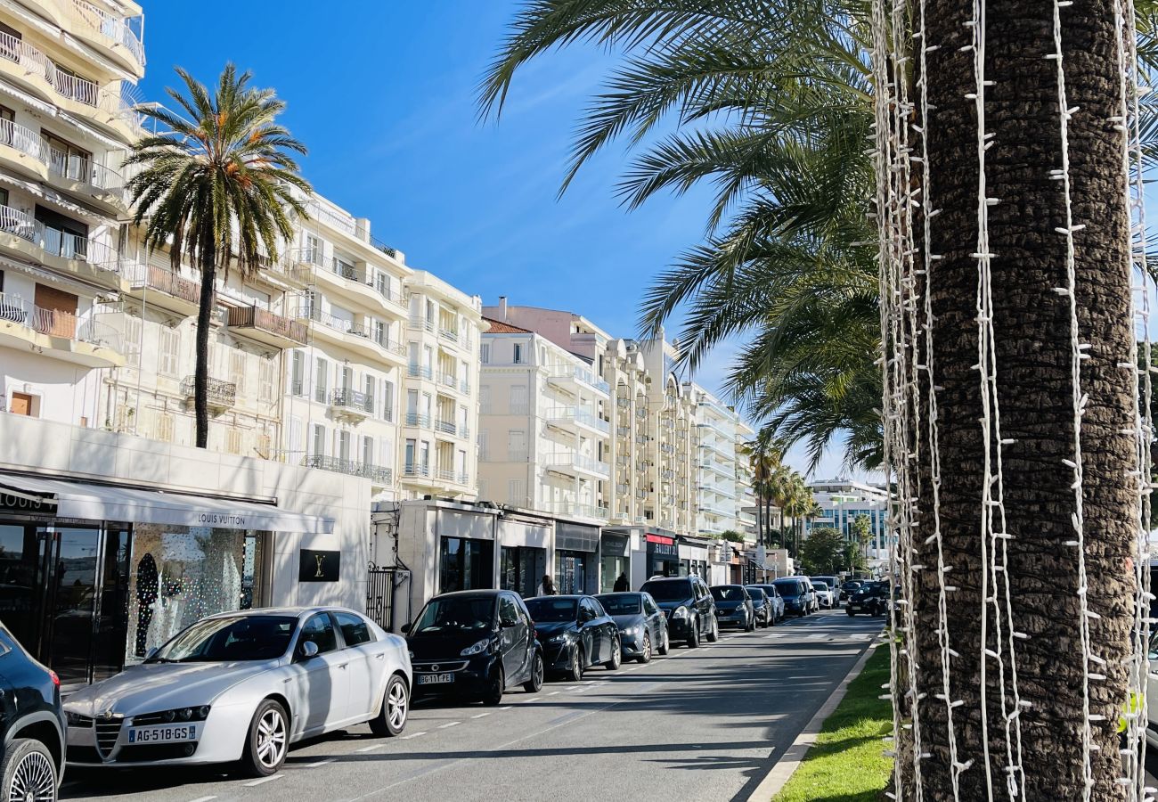 Appartement à Cannes - Grand deux chambres terrasse 200m plage / PHIL